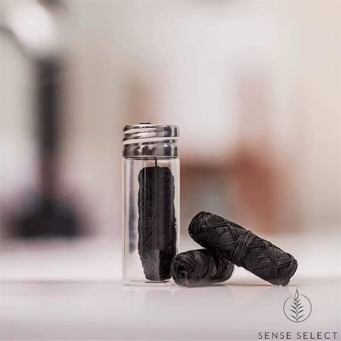 Natural and Biodegradable Charcoal Floss with mint flavor
