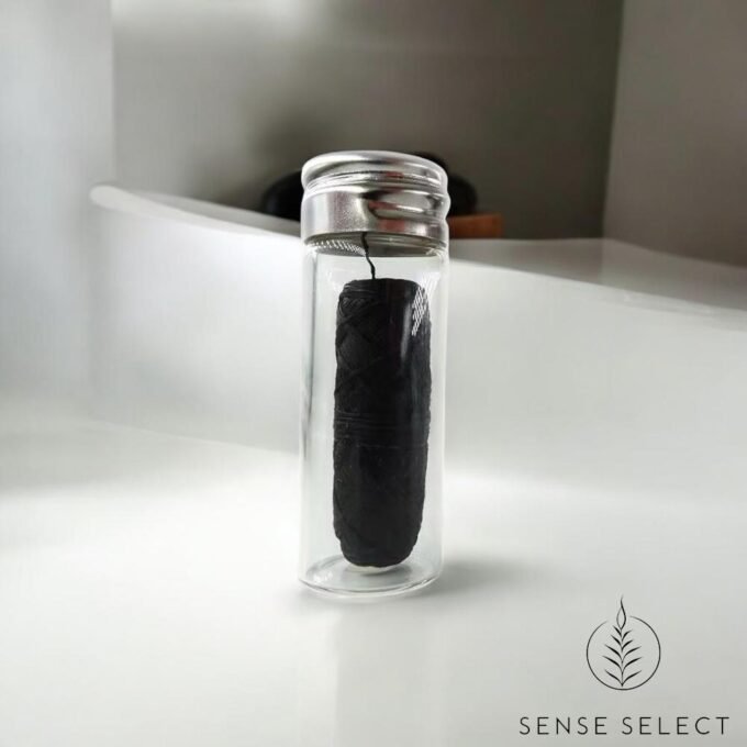 Natural and Biodegradable Charcoal Floss with mint flavor